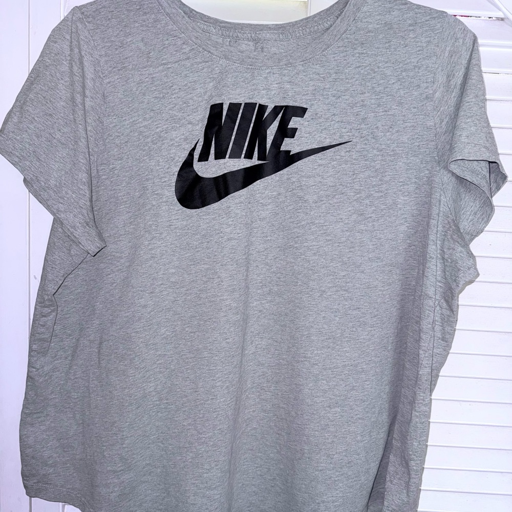 Nike Gray Tee for Women. Size 2x. Like New